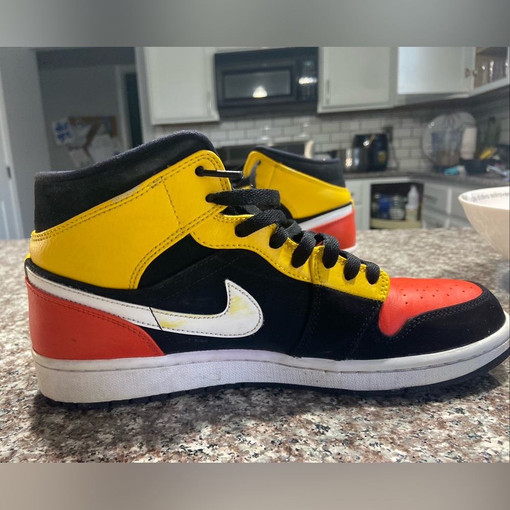 Nike air Jordan 1 size 10.  Only worn once